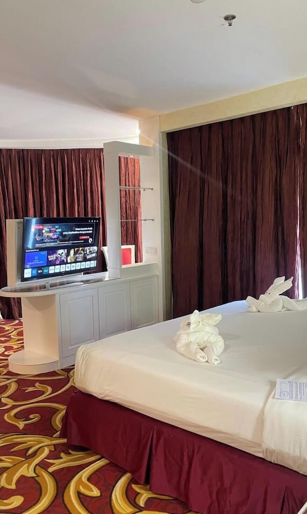 Pacific, Suite, King and Twin Beds