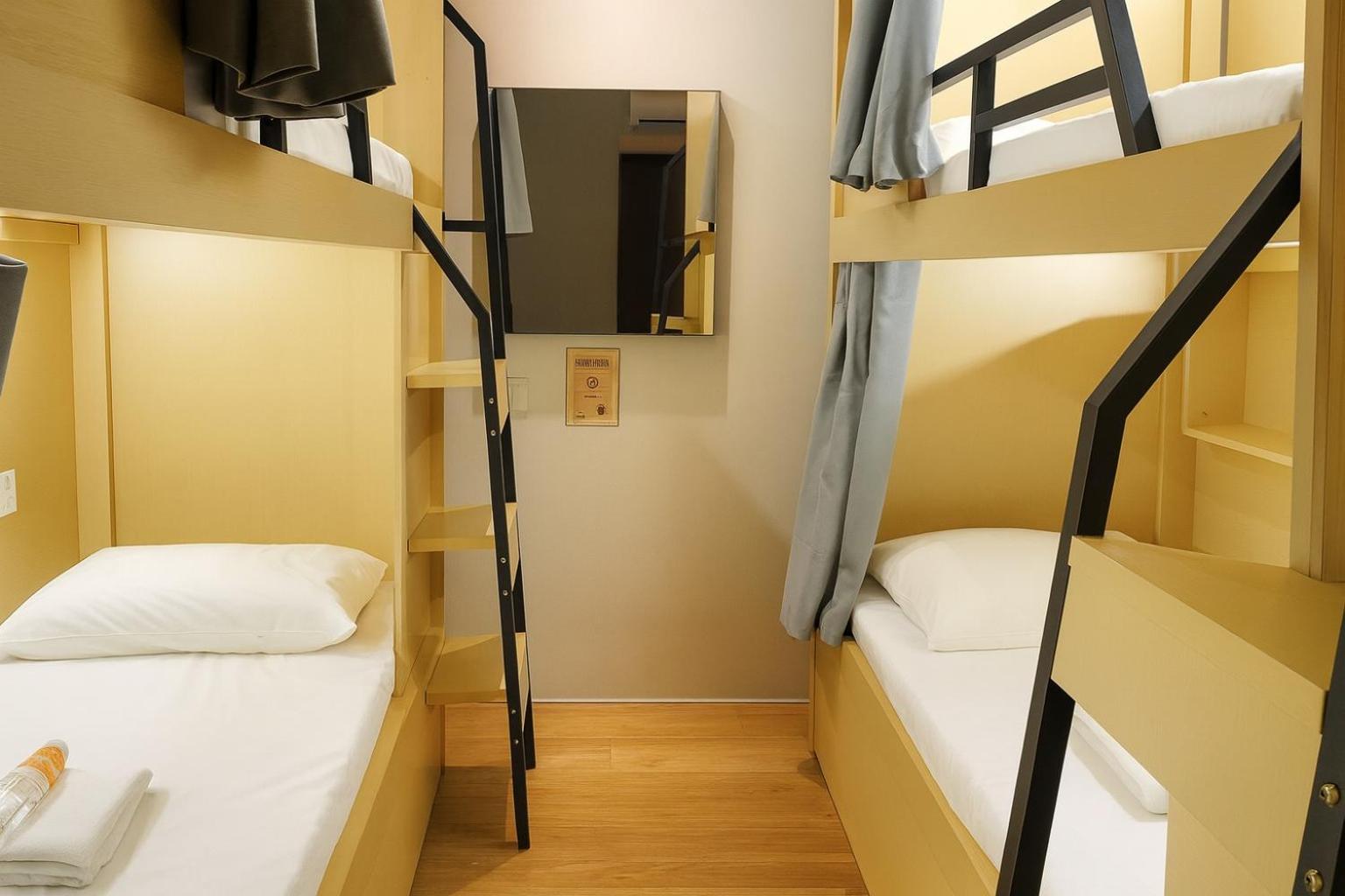 Capsule, Male Only, Single, 4 Beds