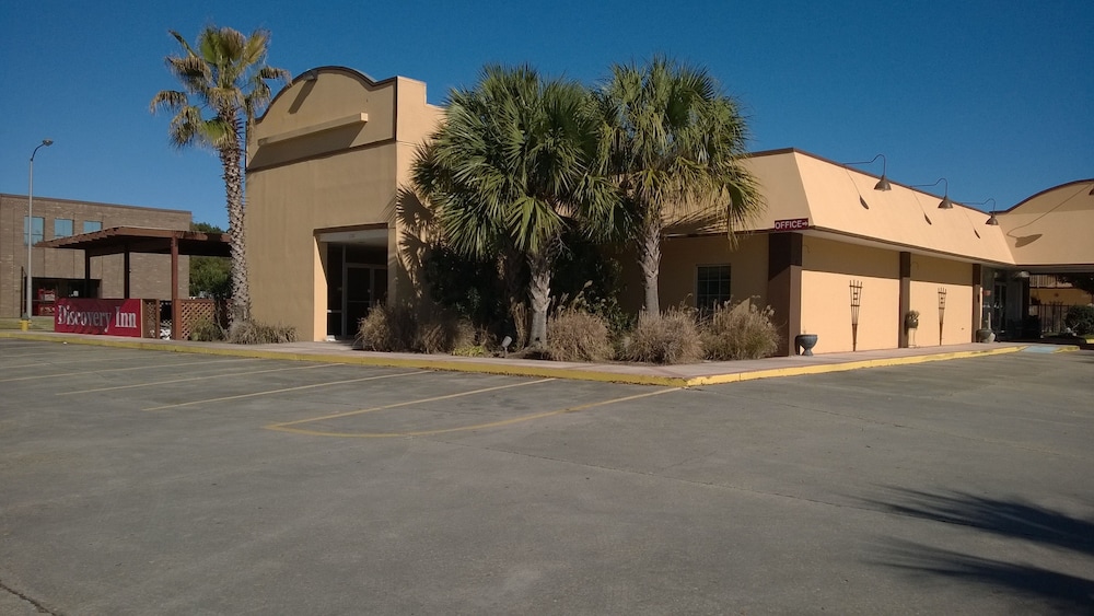 Discovery Inn Lafayette Airport I-10 32/35