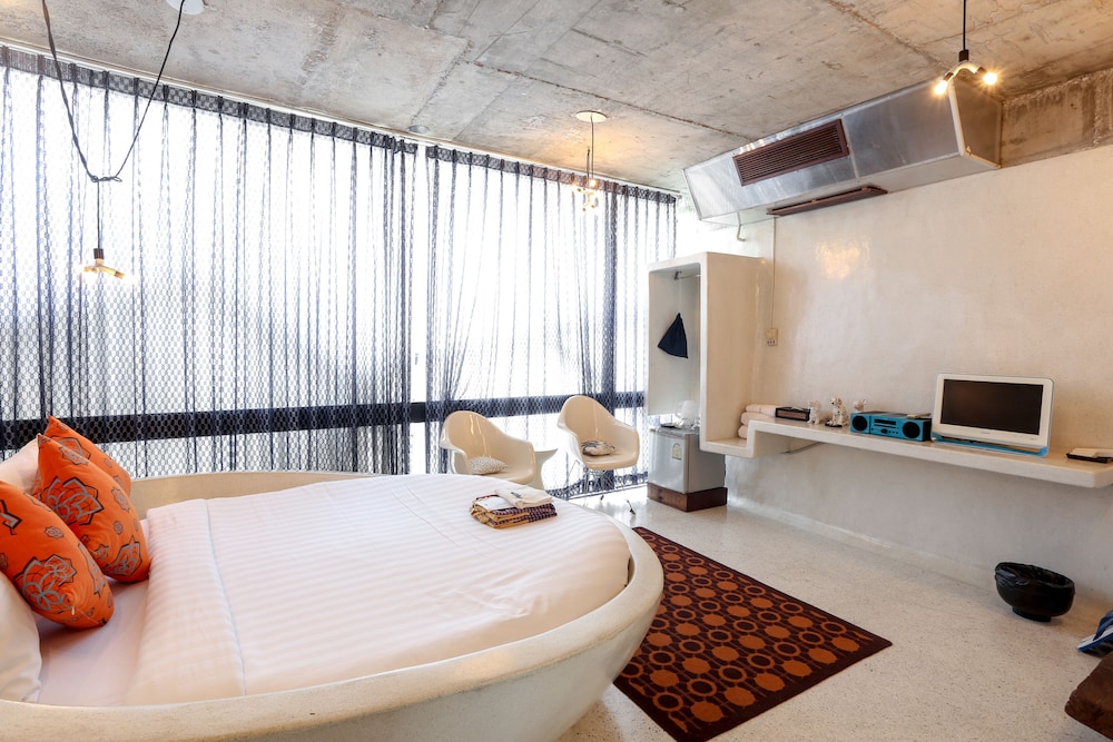 Mo Rooms 9/50