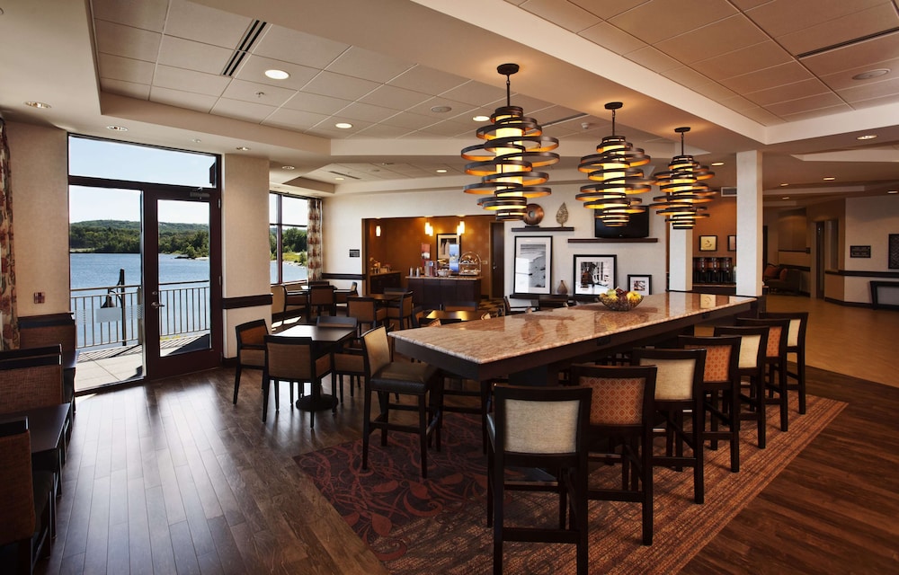 Hampton Inn Marquette/Waterfront 41/46