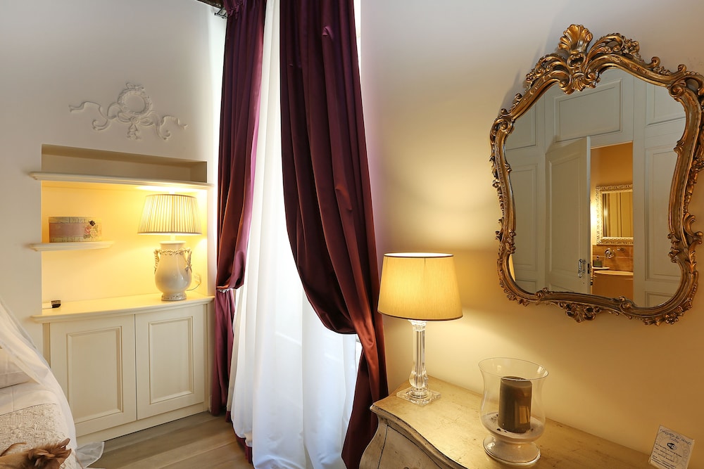 Piazzetta De' Monti Suites 12/27