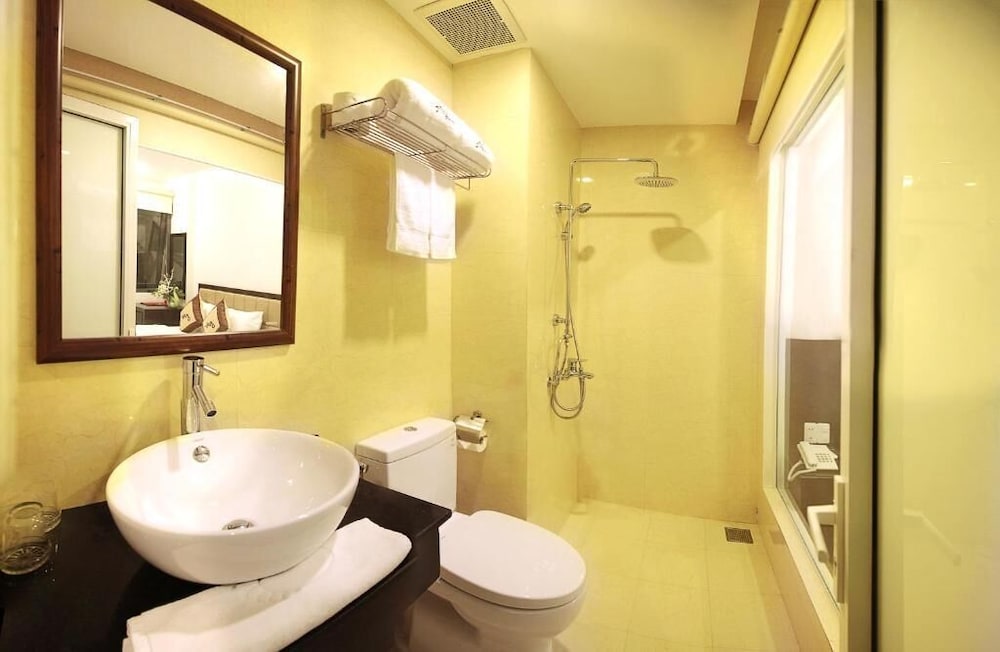 May Hotel 29/30