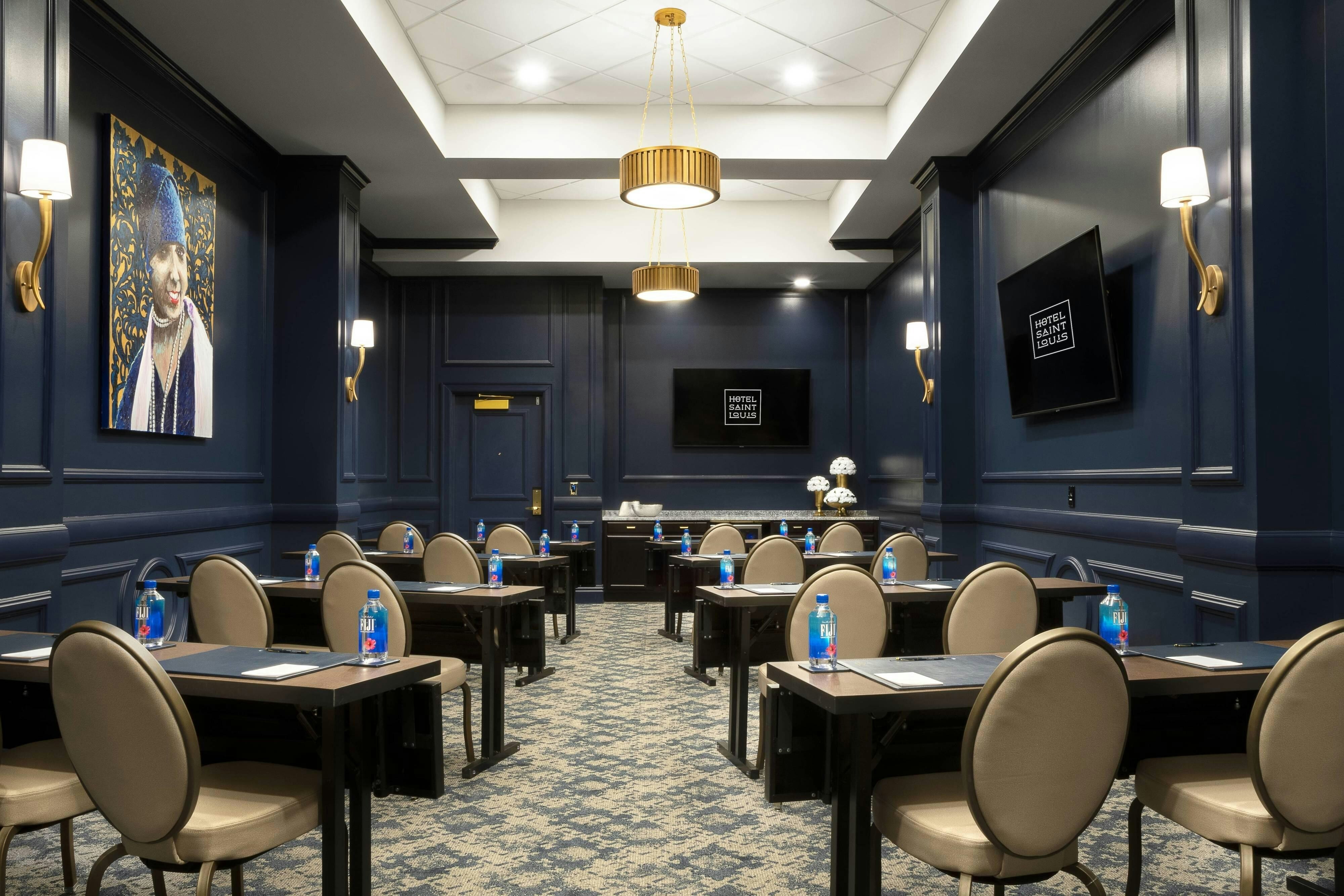 Hotel Saint Louis, Autograph Collection 41/45
