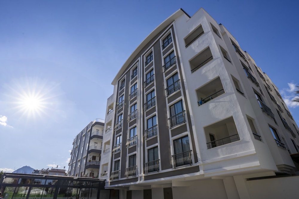 Irenic Hotel 3/49