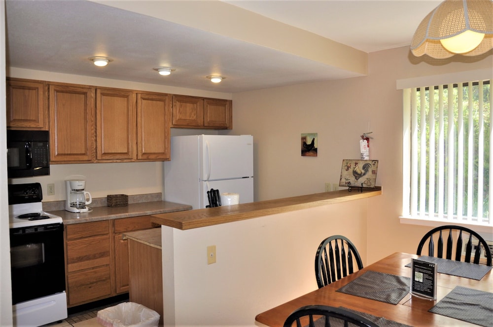 Pinecliff Village Resort 52/69