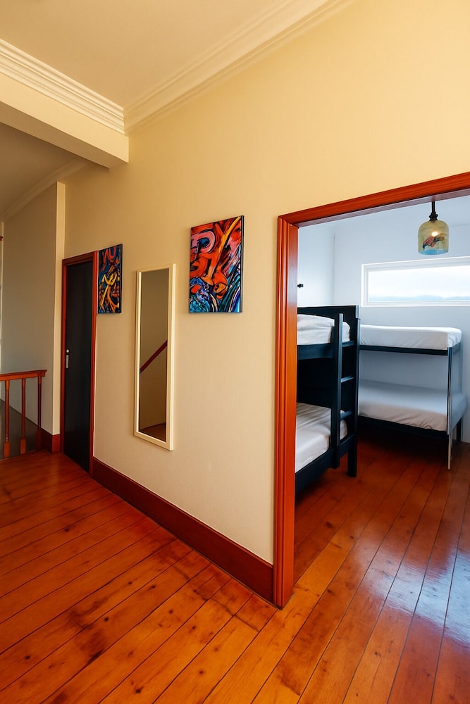 Green Elephant Backpackers 17/47