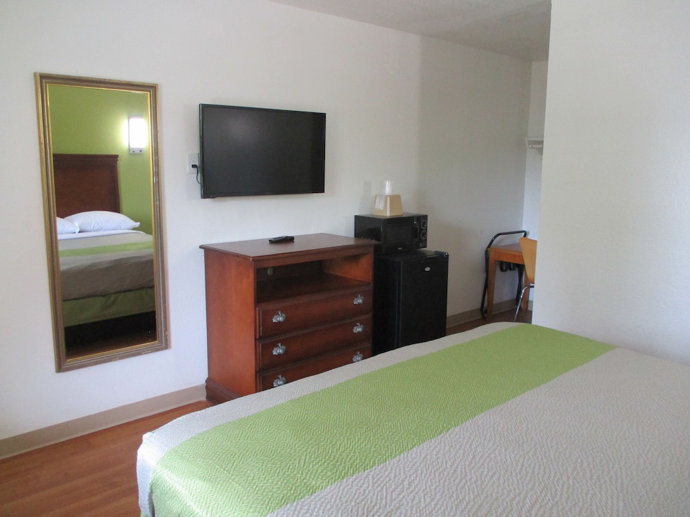 غرفة قياسية بسرير كينج للمدخنين لذوي الإعاقة، Motel6 Meridian, MS 2/5