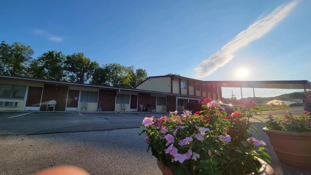 Sussex Motel 15/17