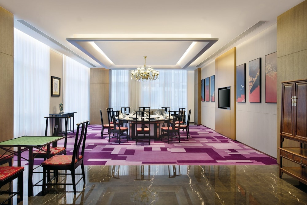 Crowne Plaza Dalian Xinghai 45/70