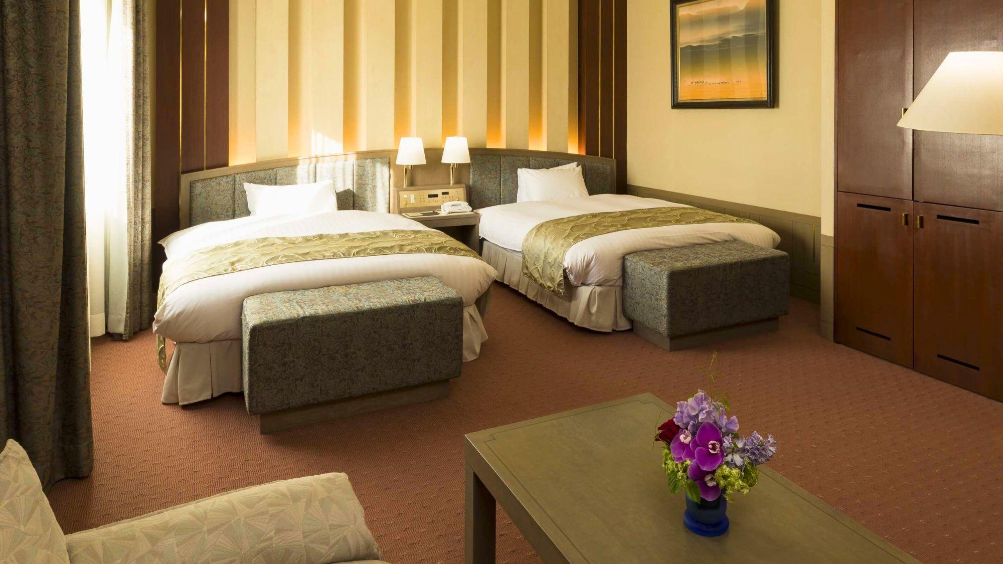 Royal, Suite, Twin Beds, Mountain View