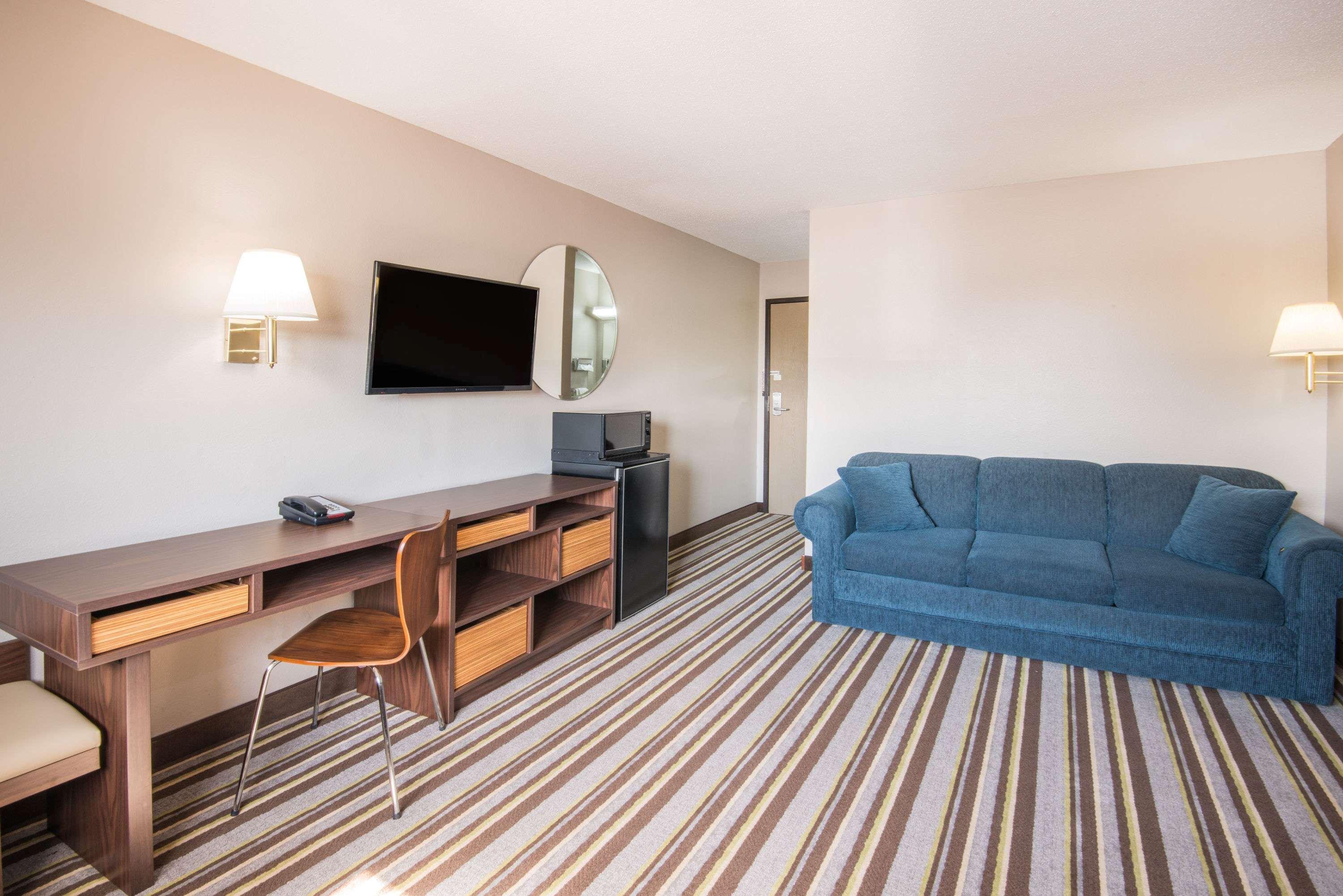 Super 8 by Wyndham Nevada 26/37