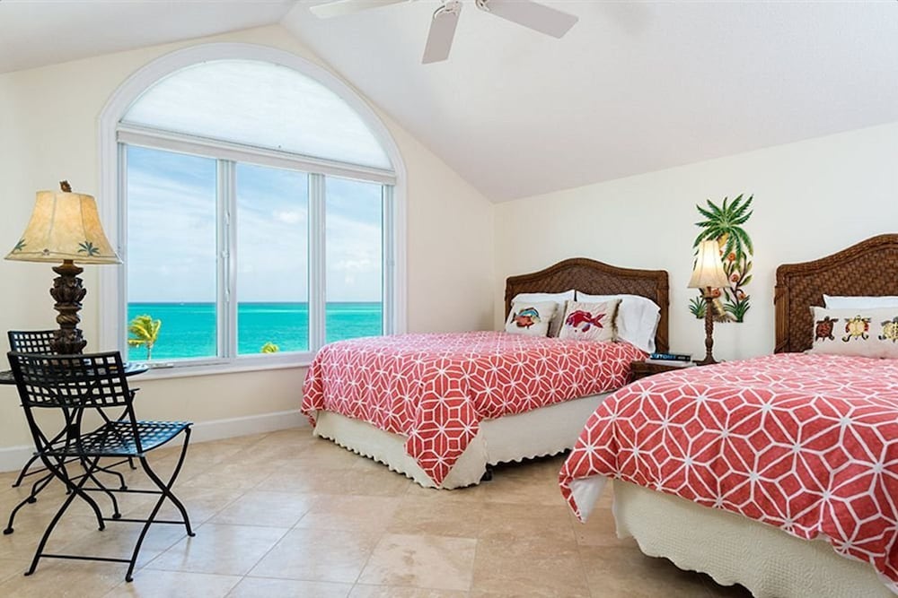 Grandview on Grace Bay 18/50