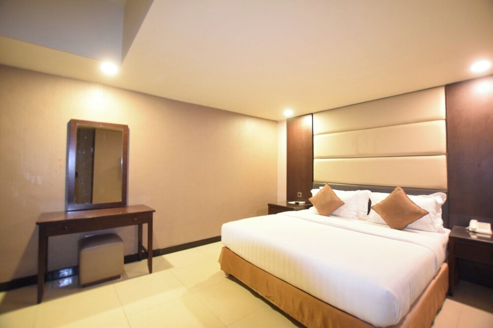 GRAND, PARAGON, SUITE