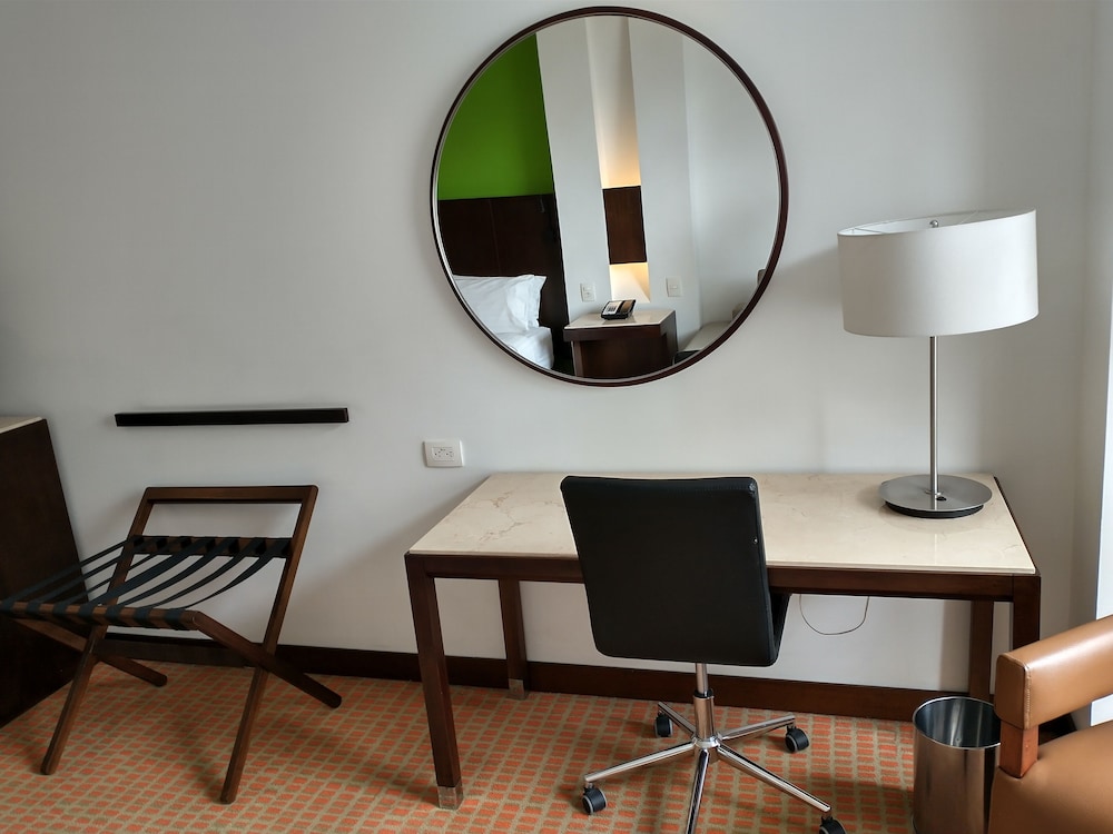 Holiday Inn Bogota Airport 60/75