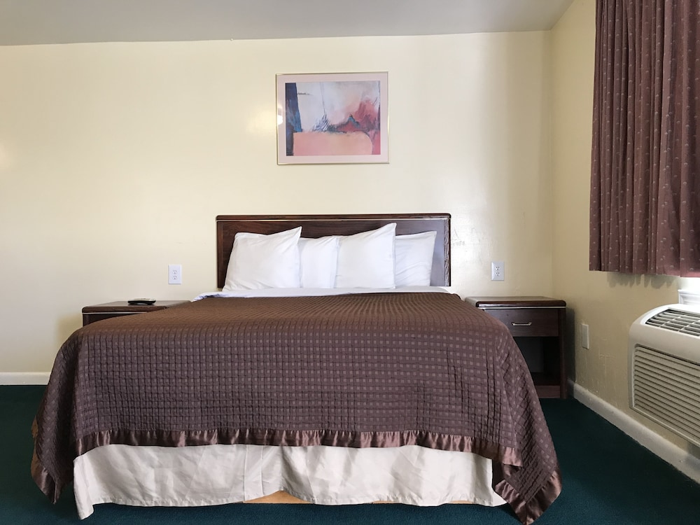 Relax Inn of Medford 7/38
