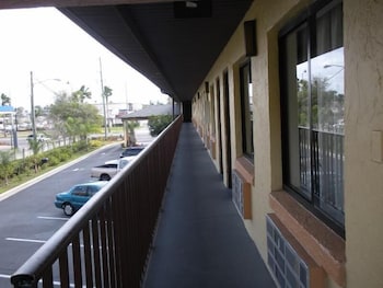 Ambassador Inn 8/32