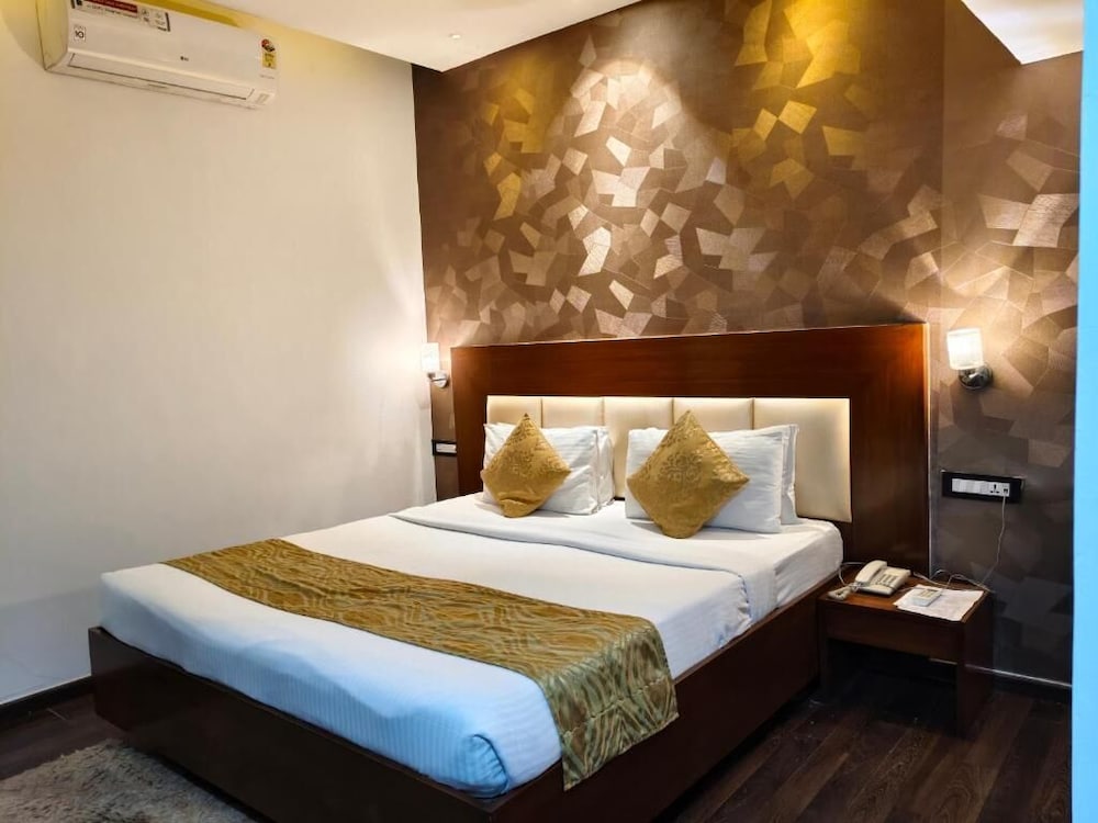 Hotel Hemaadri Grand 10/50