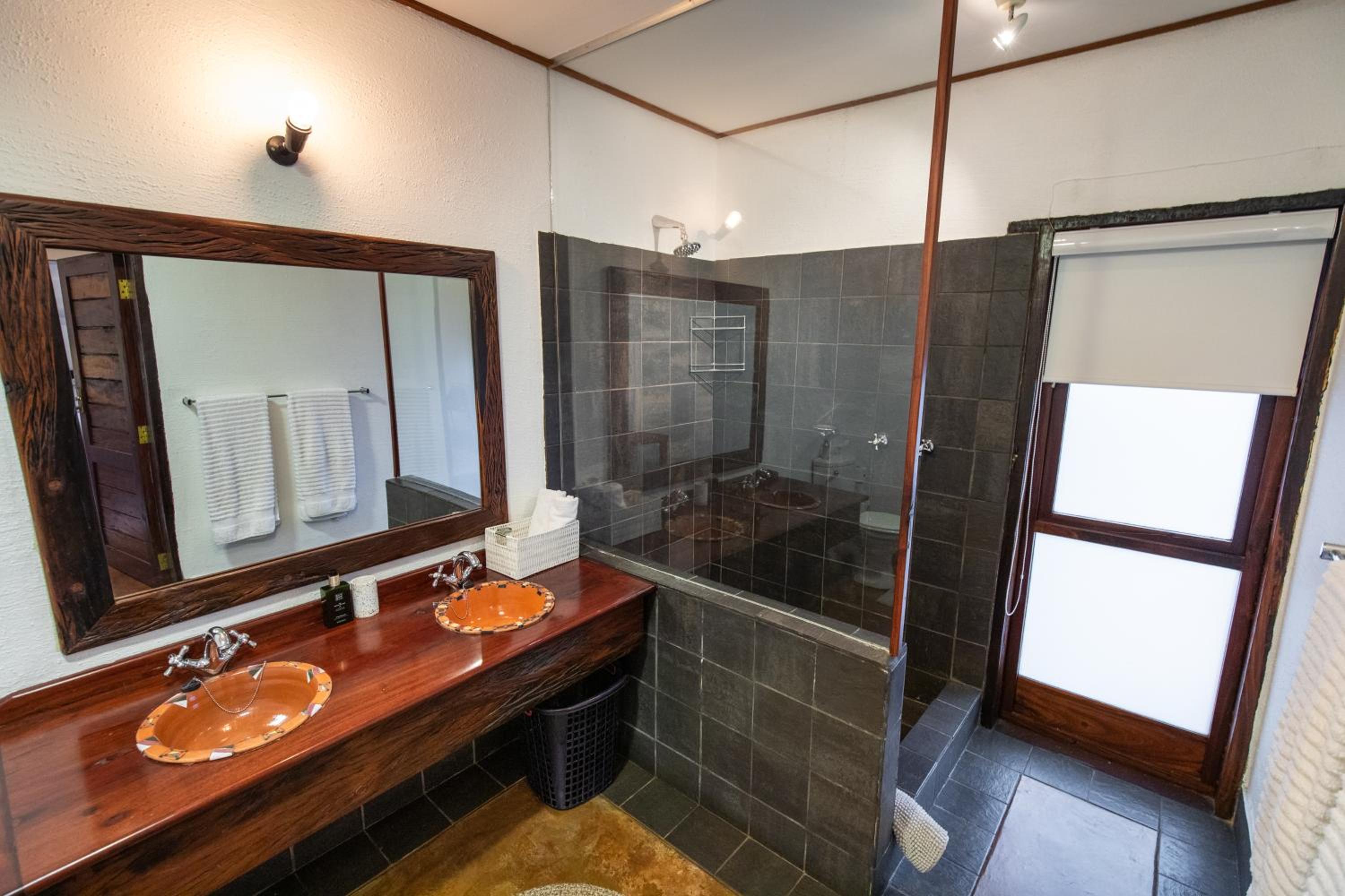 Kingly Bush Villa 36/36