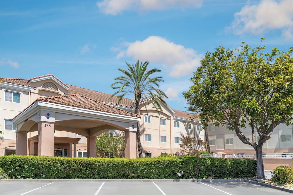 Fairfield Inn Suites San Francisco San Carlos 43/50