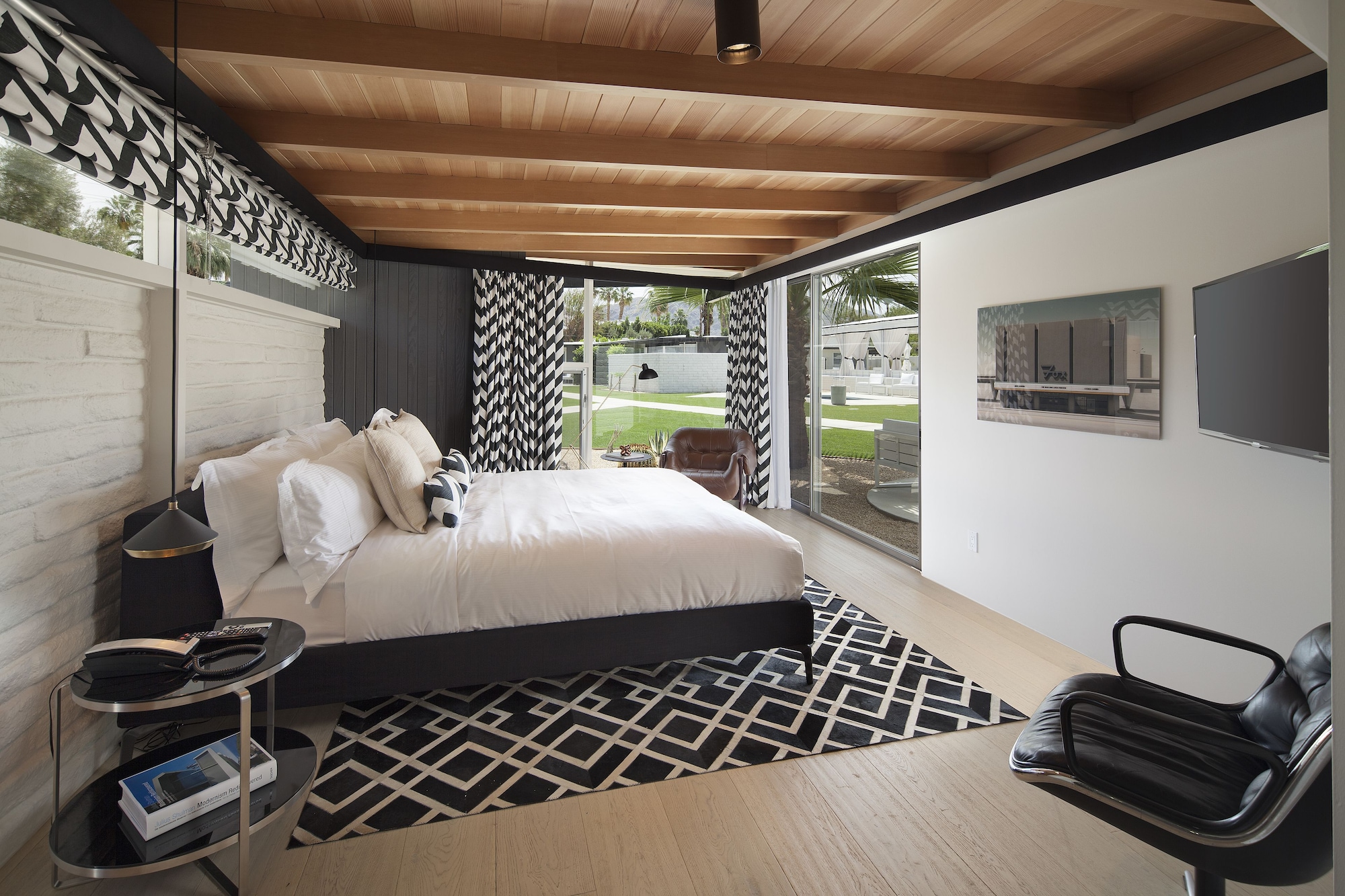 Horizon, Premier, Bungalow, King Bed, Pool View