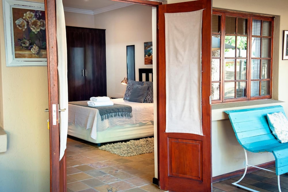 Four Seasons Guesthouse 10/15