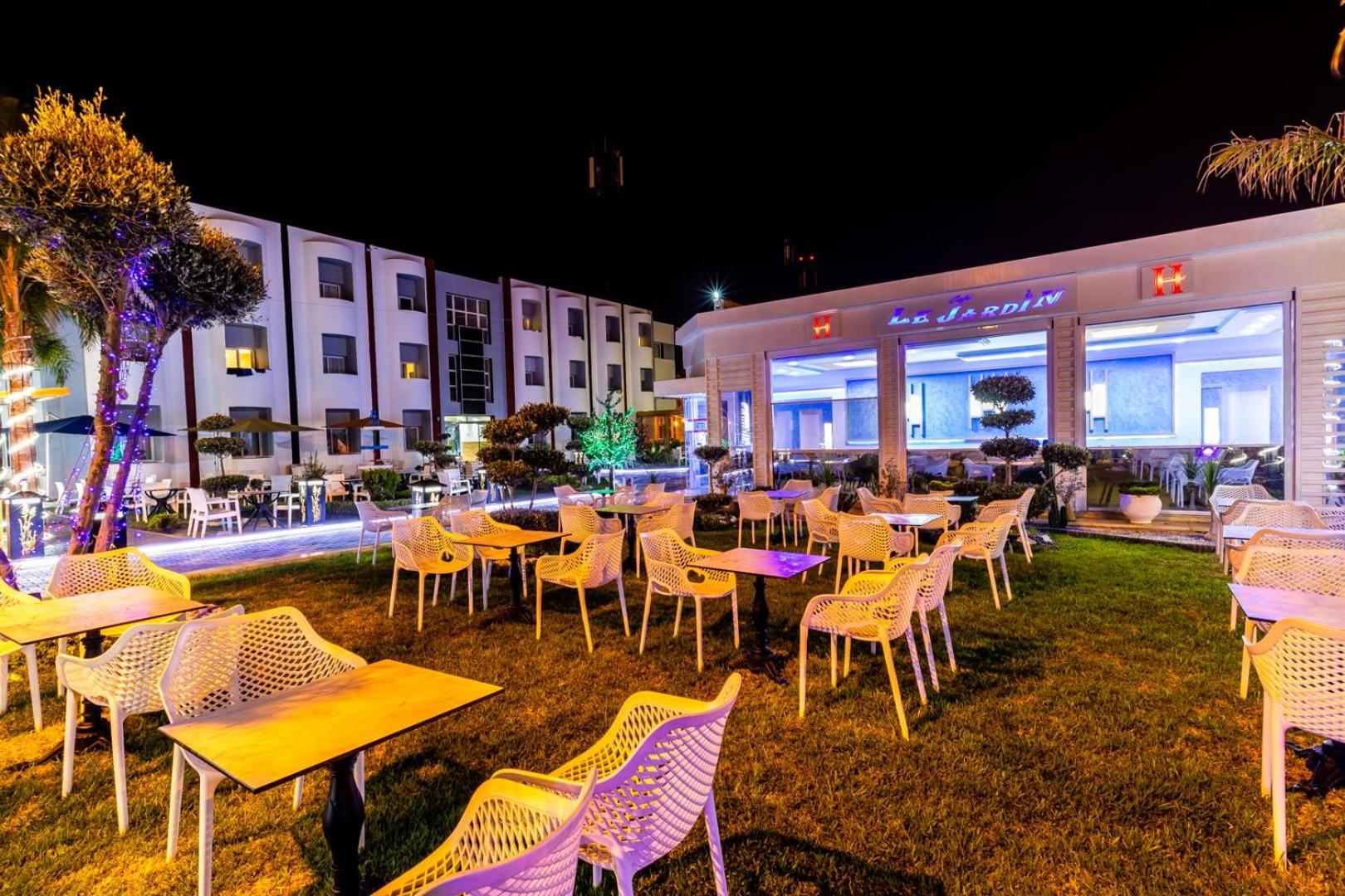 Hospitality Inn 31/52