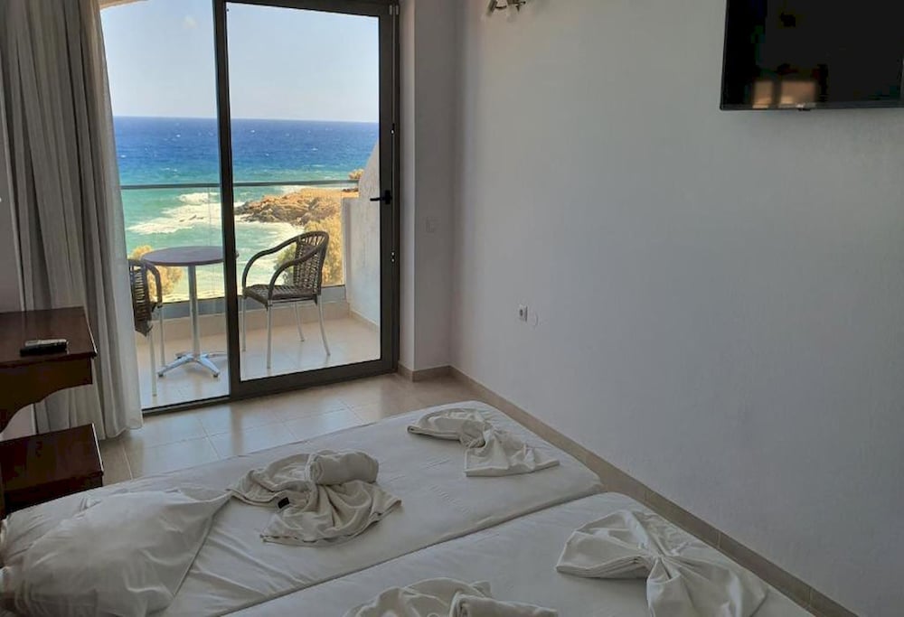 Stella Beach Hotel 4/37