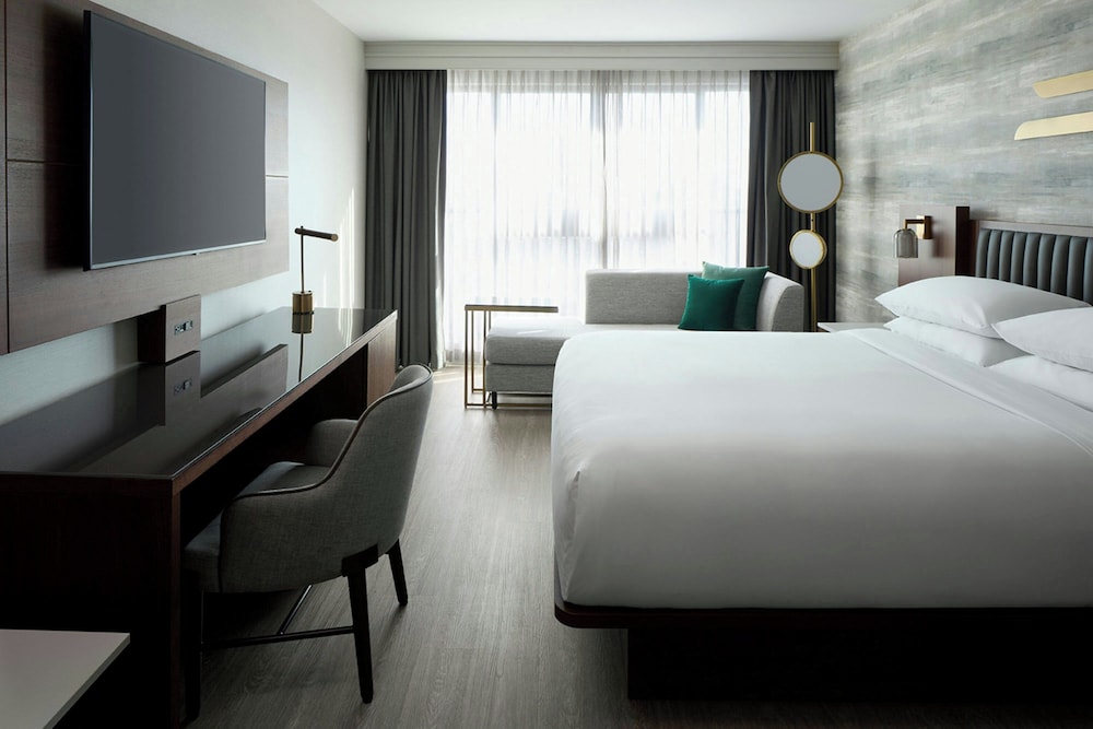 Concierge, King Bed, Club Lounge Access