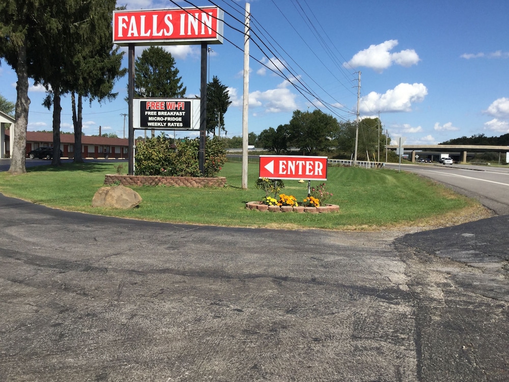 Falls Inn Newton Falls 32/43