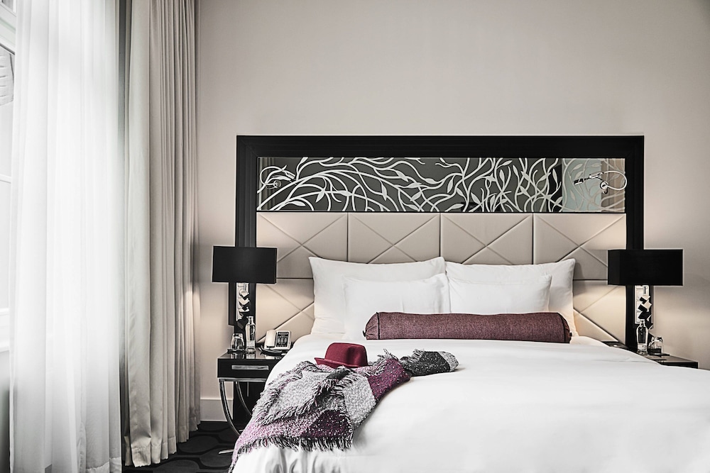 Roomers Berlin, Autograph Collection 15/42