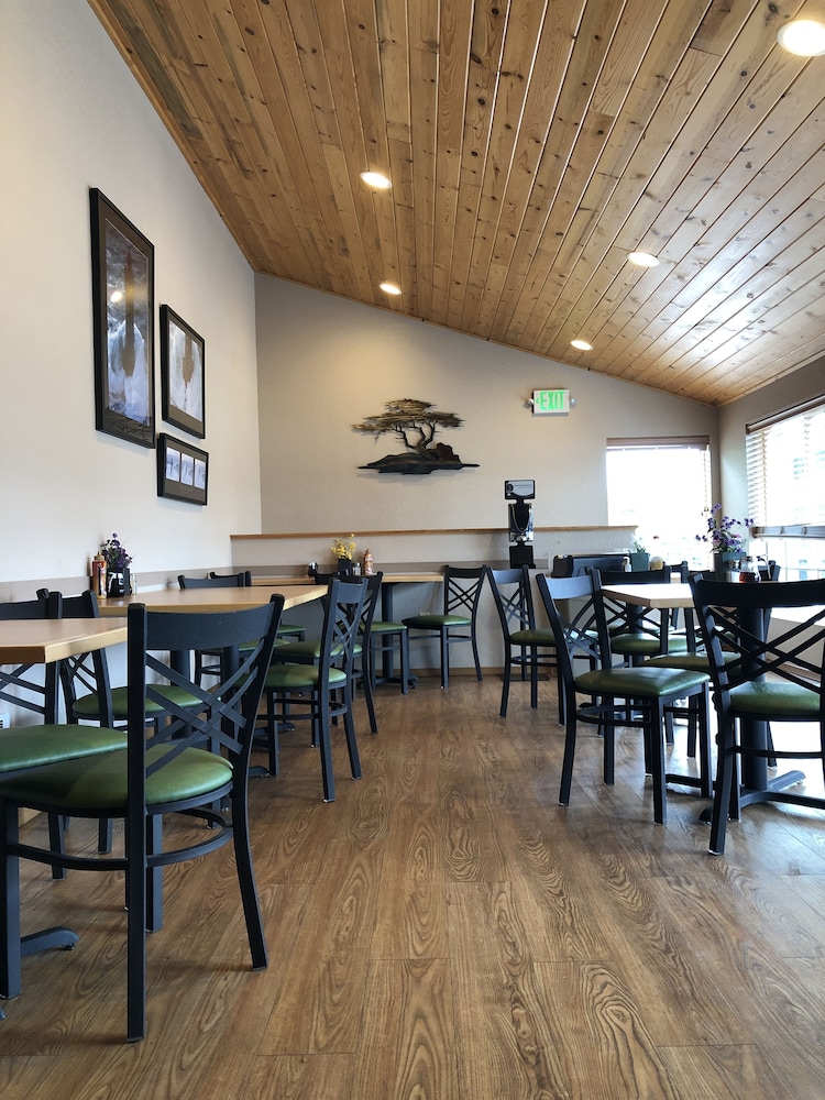 River House Inn, a Baymont by Wyndham 36/59