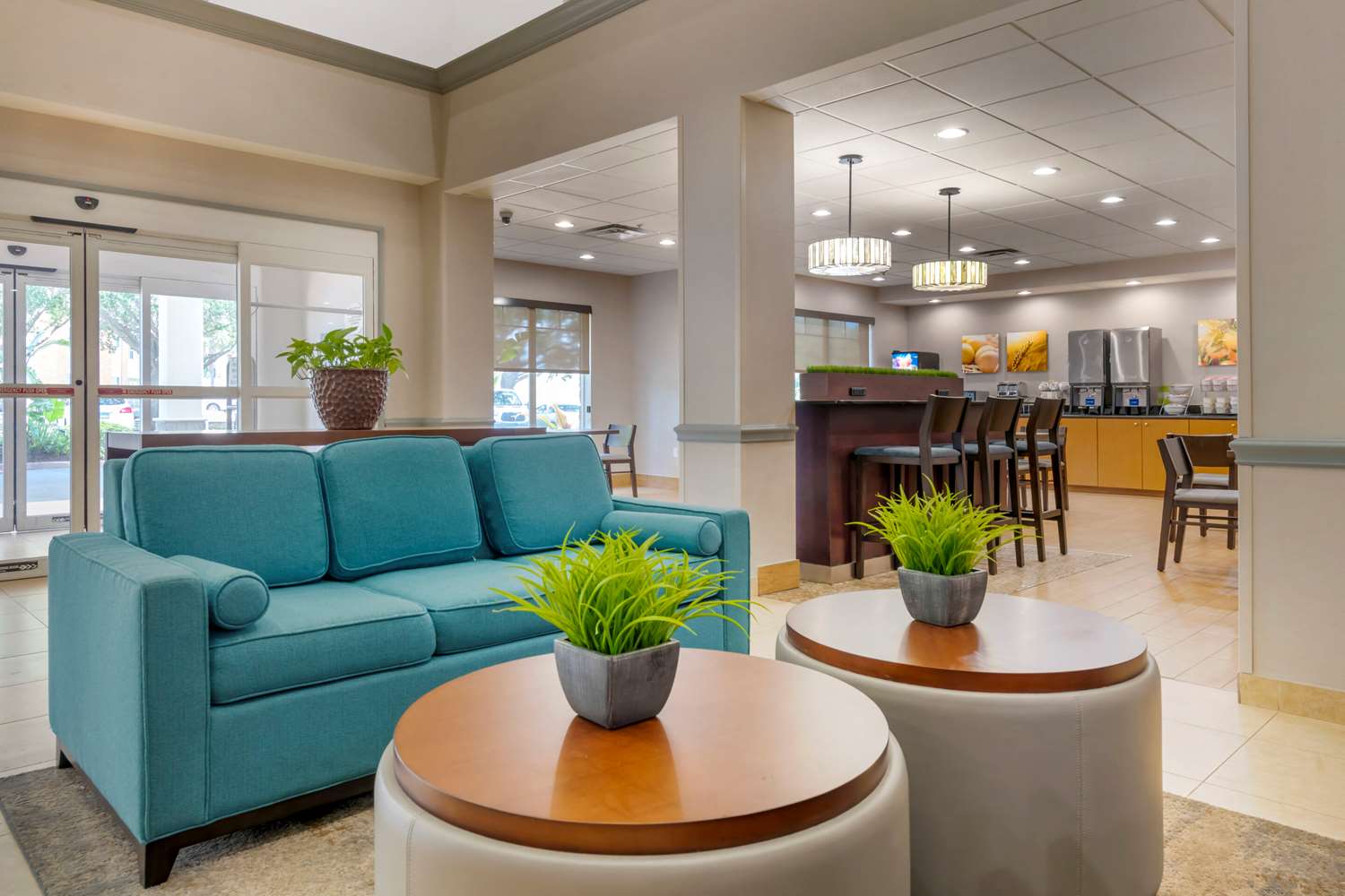 Comfort Suites Near Universal Orlando Resort 17/26