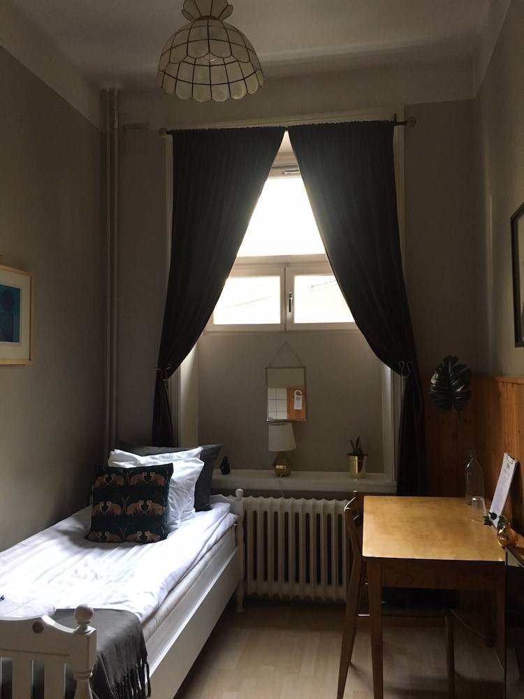 Morris Hotel 14/34