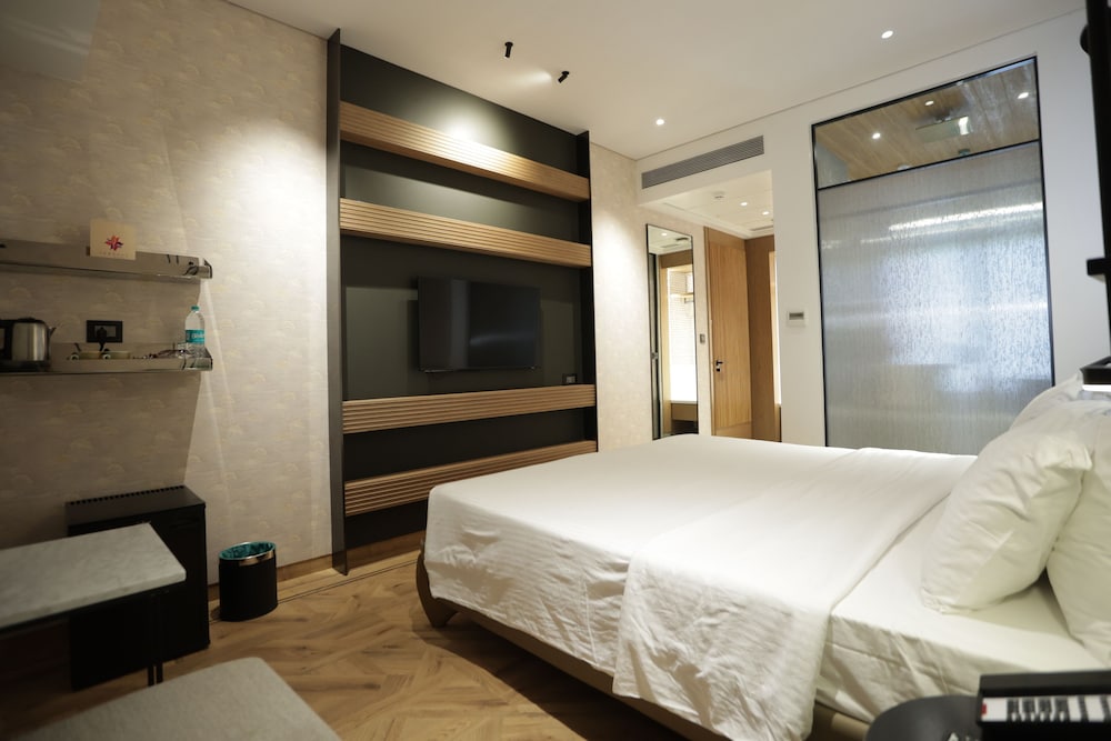 Regency Hotel 15/53