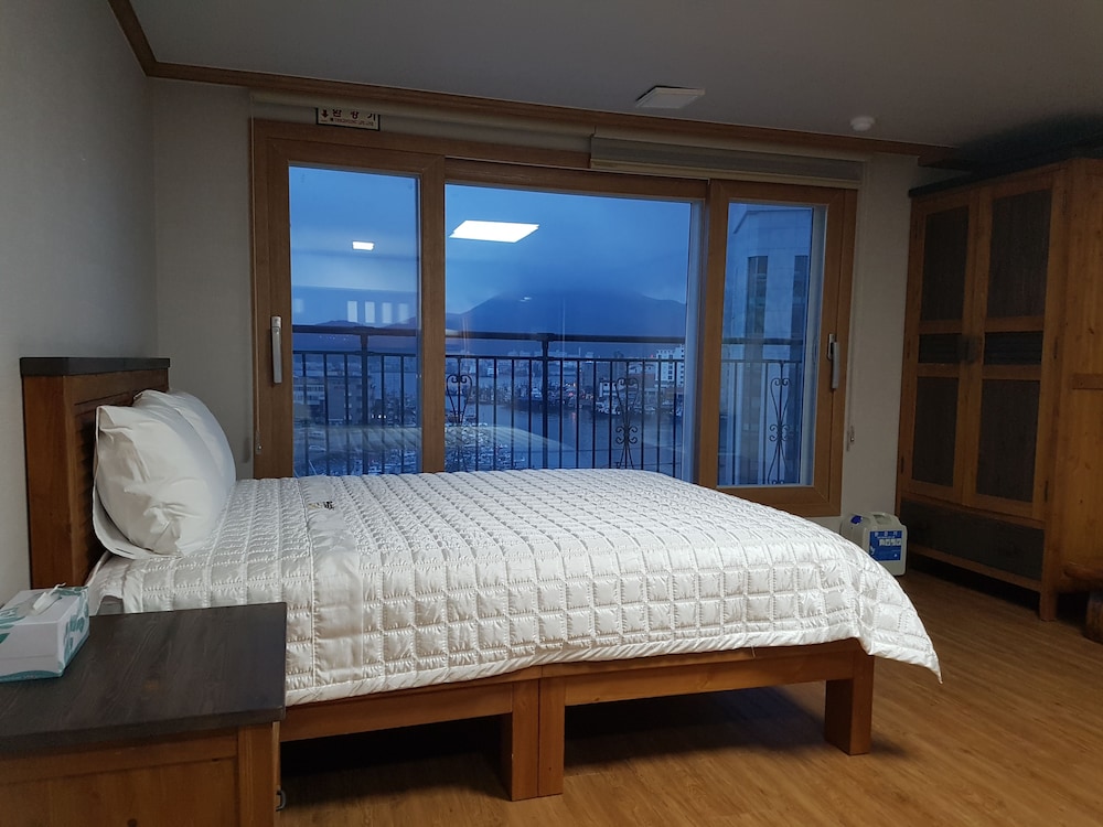 The View Hostel 4/27