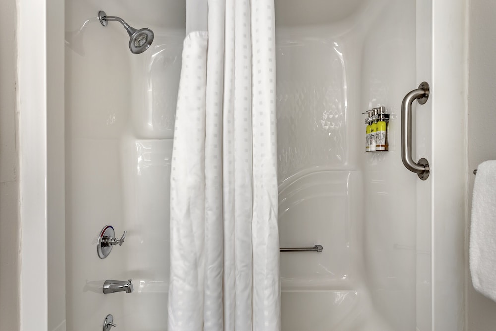 Holiday Inn Express Branson-Green Mountain Drive 14/72