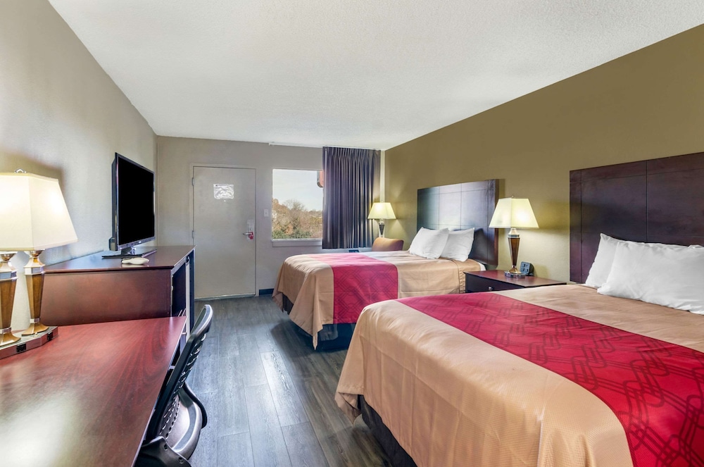 Econo Lodge Lynchburg, VA 17/50
