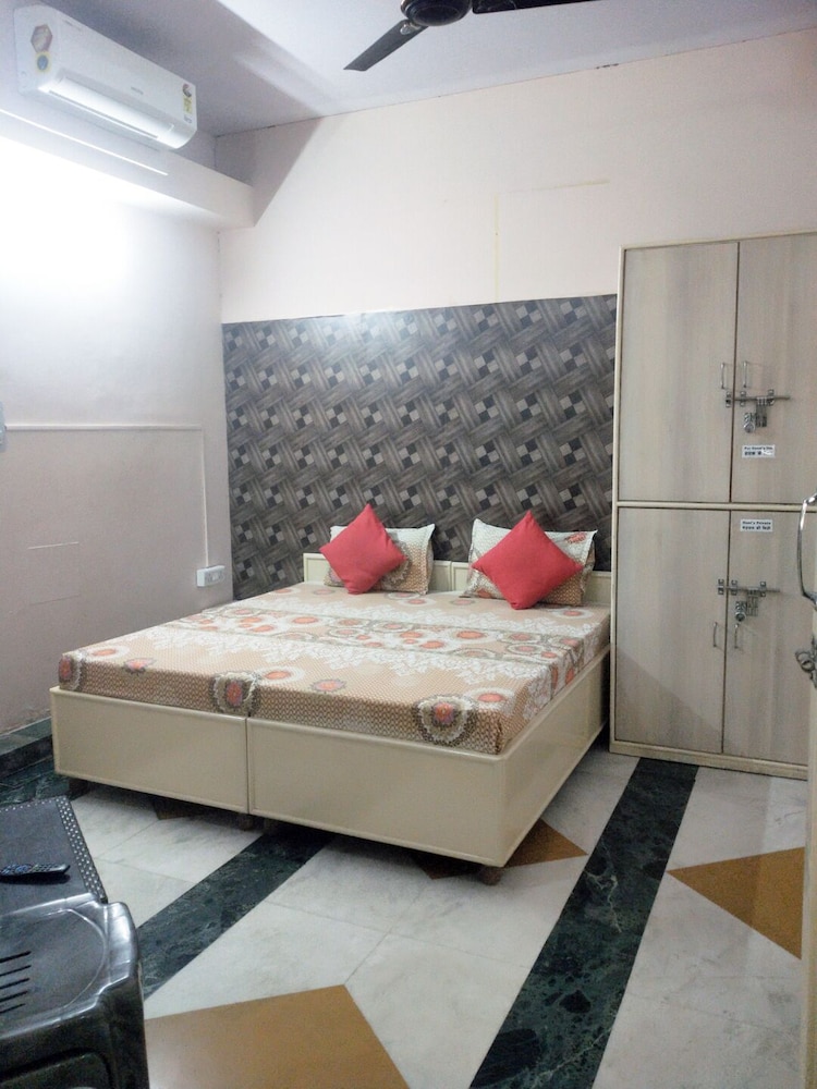 Abode Homestay 8/30