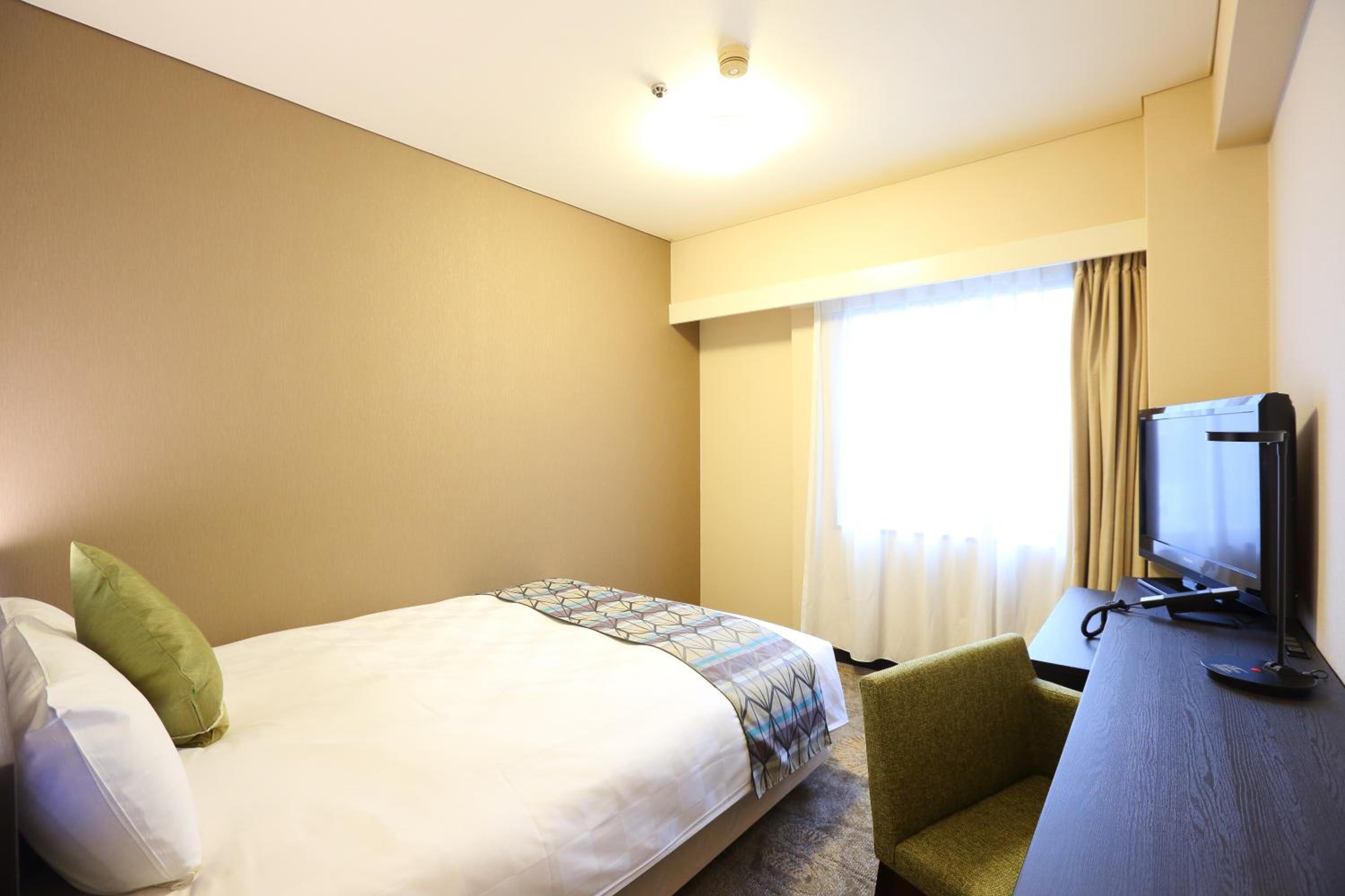 SINGLE ROOM