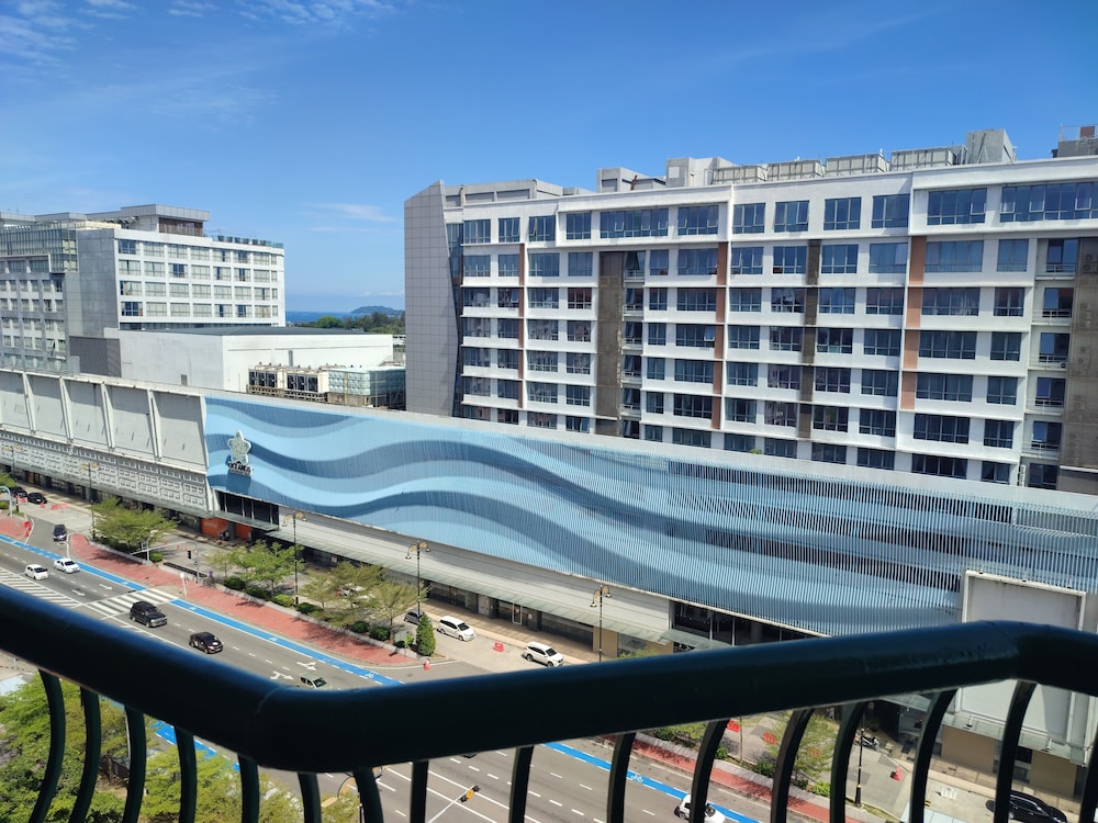 Promenade Service Apartments 4/72