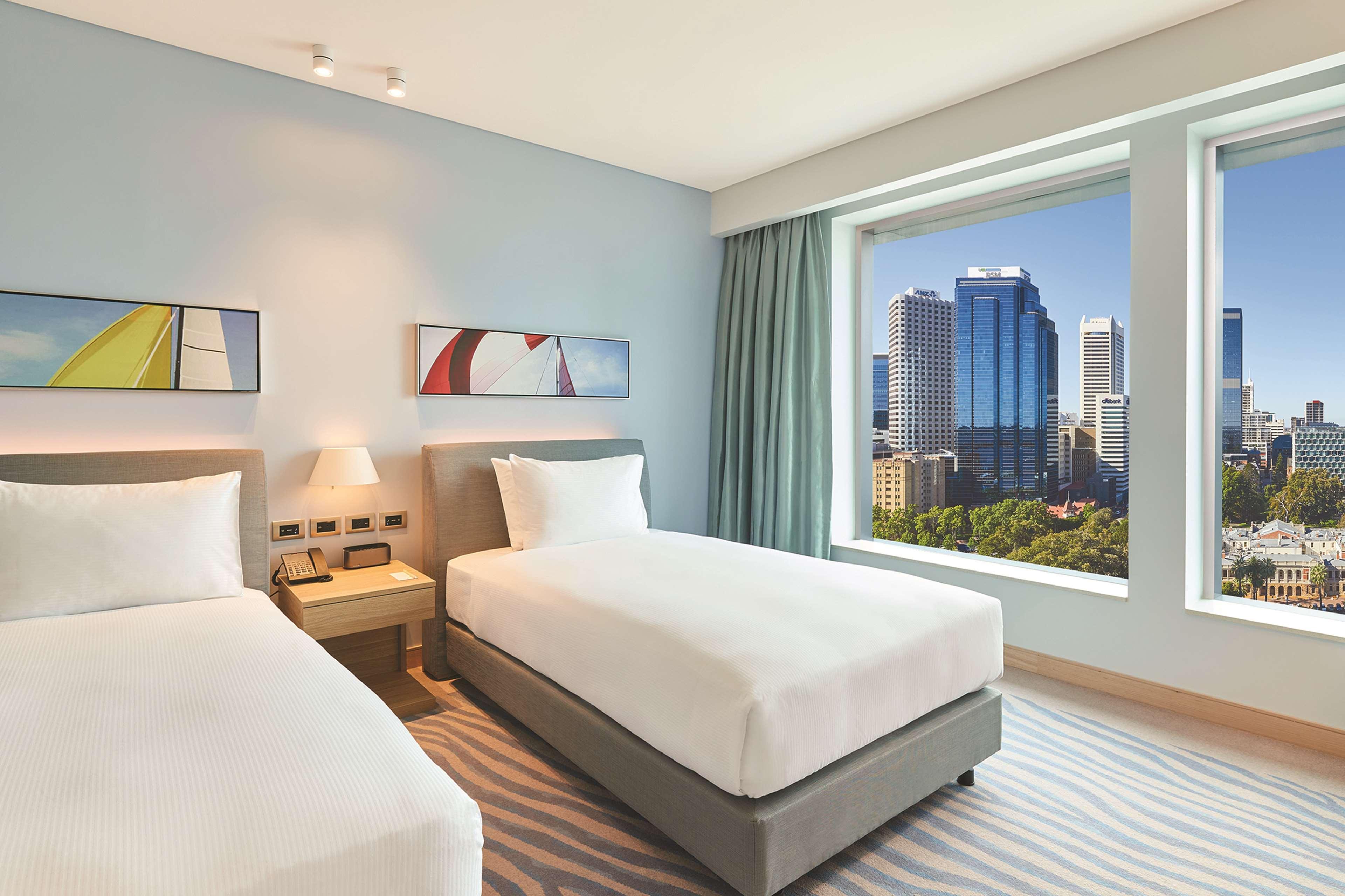 GUEST ROOM, TWIN BEDS, PANORAMIC CITY VIEW