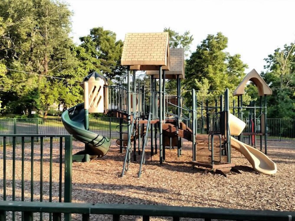 Honeysuckle Inn - Mountain View 35/50