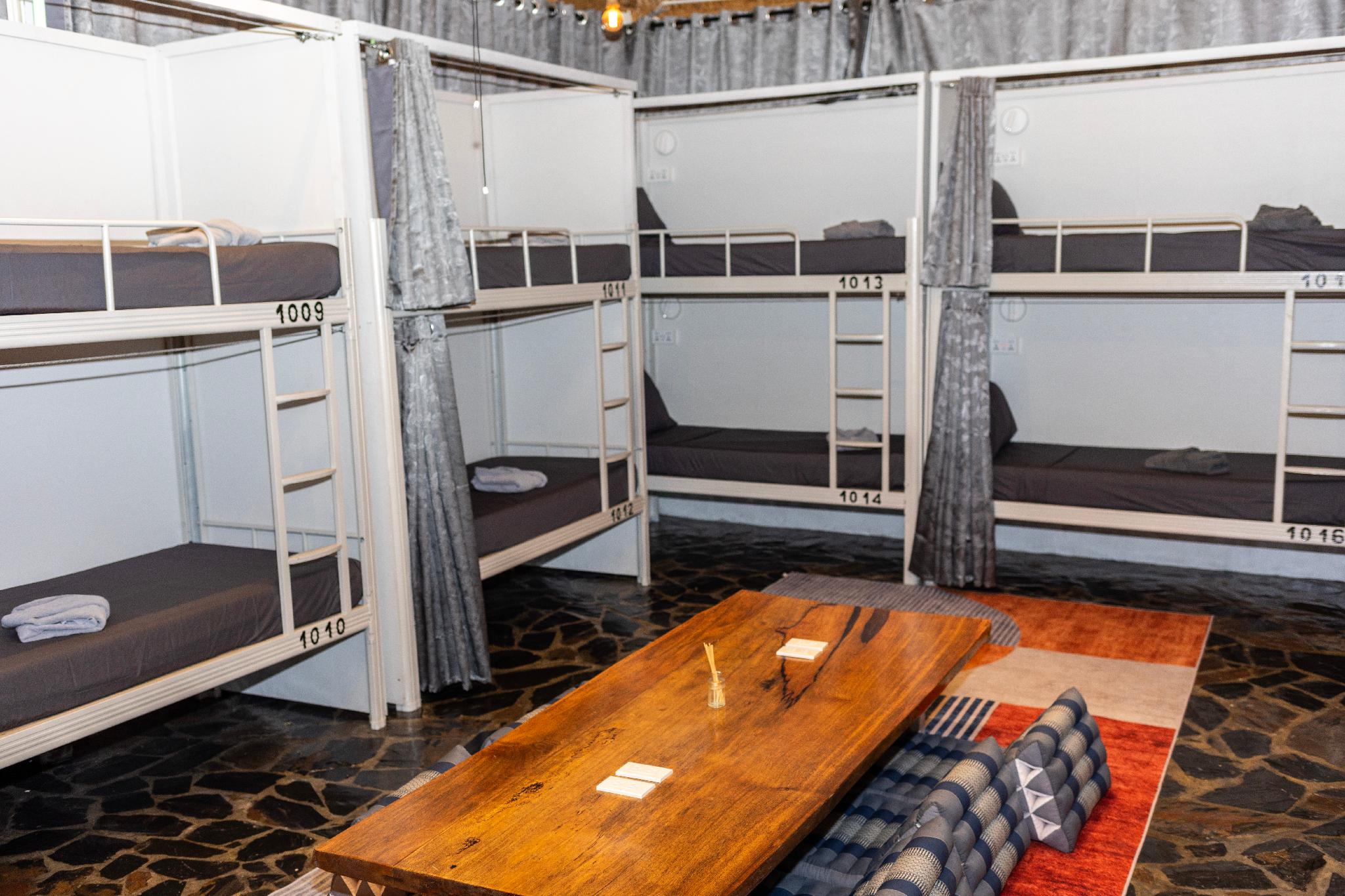 Female Dorm, Female Only