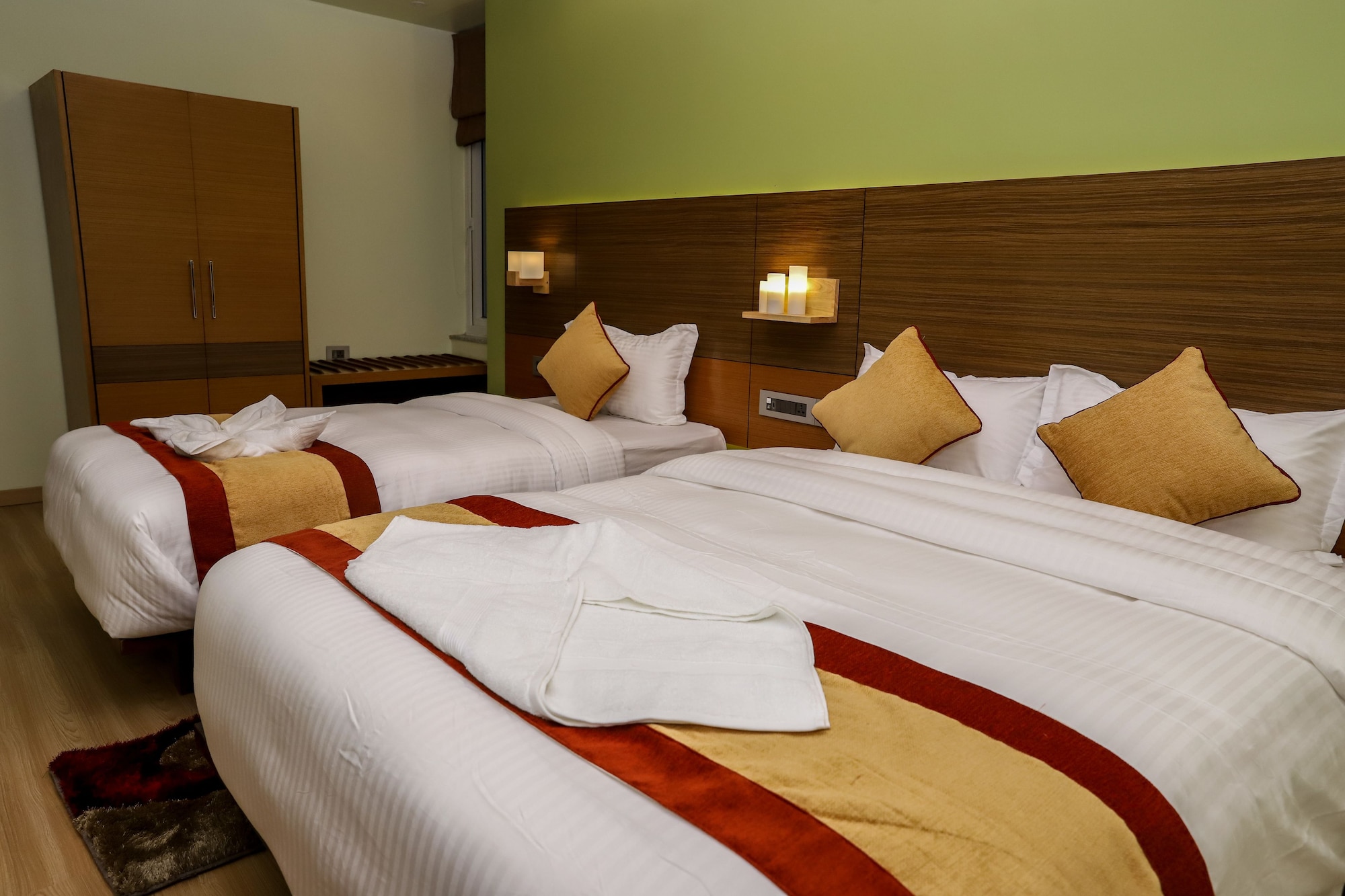LUXURY, SUITE