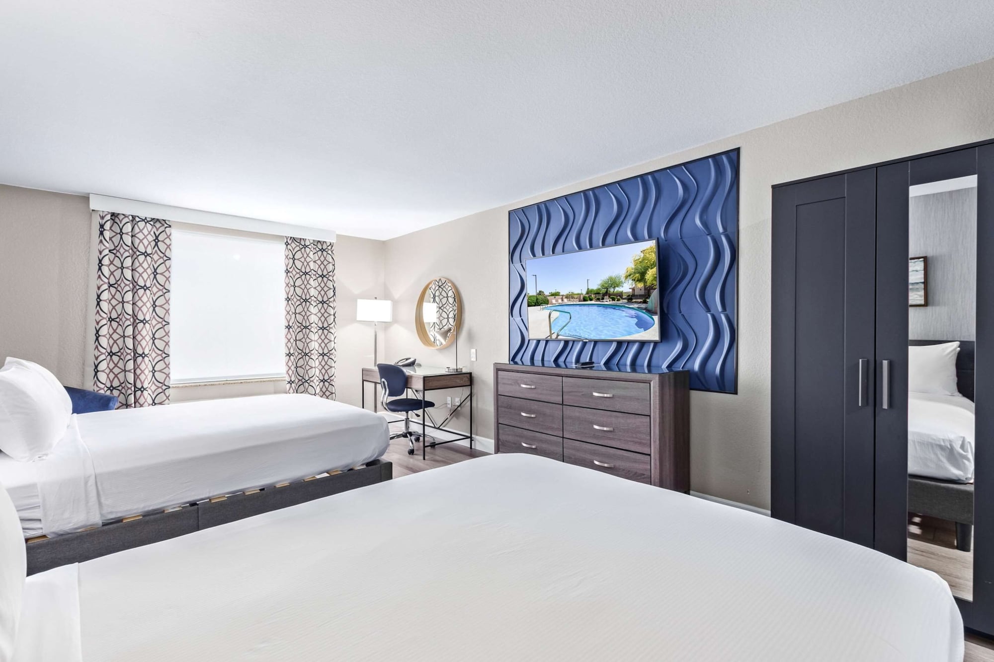 Standard, 2 Queen Beds, Mountain View, Accessible