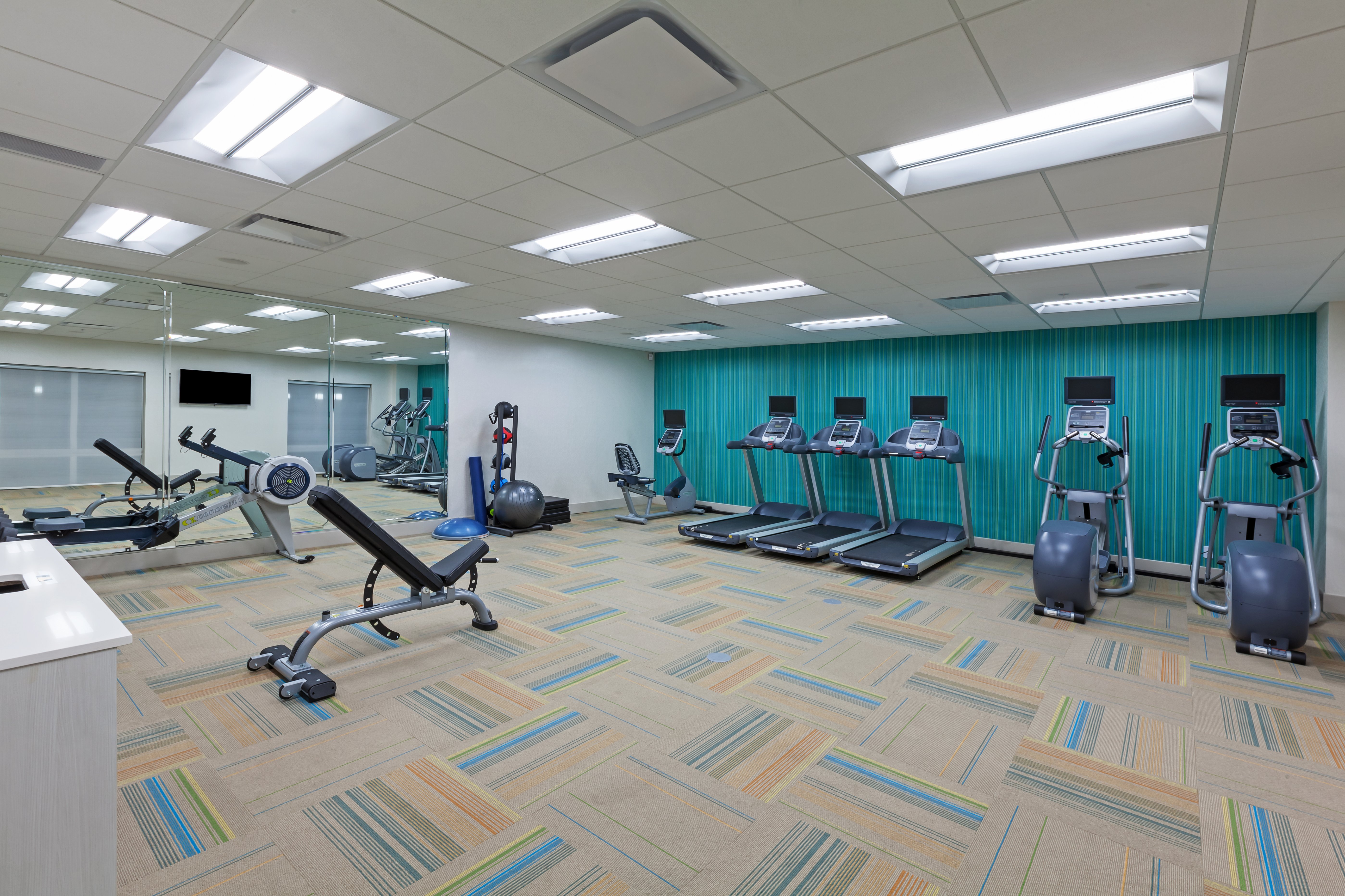 HOLIDAY INN EXPRESS & SUITES TULSA SOUTH - WOODLAND HILLS 34/62