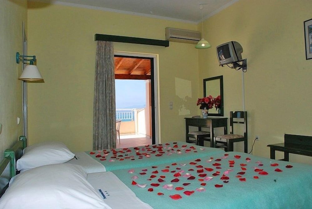 Paramonas Hotel 17/50