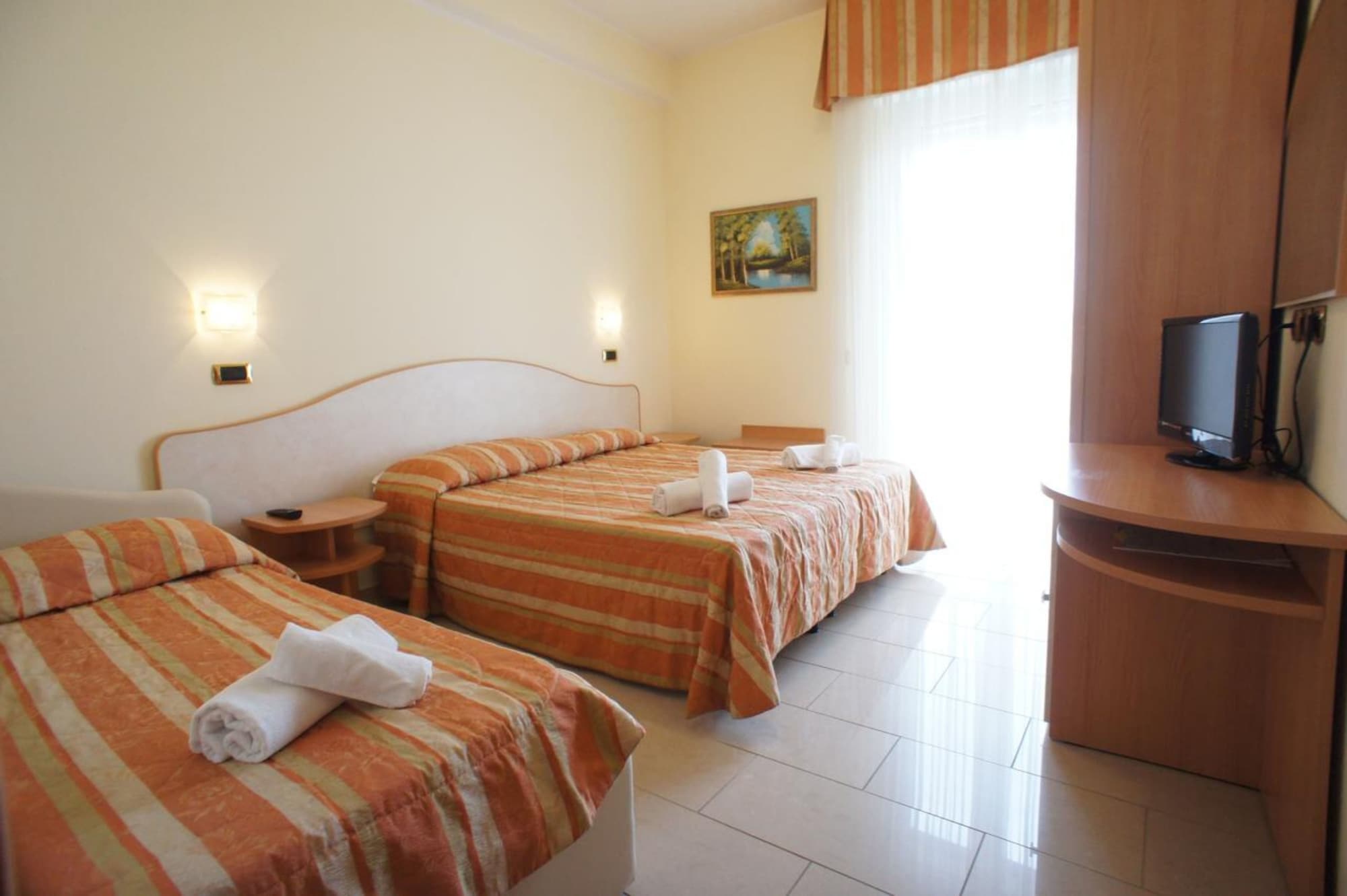 ROOM, TRIPLE