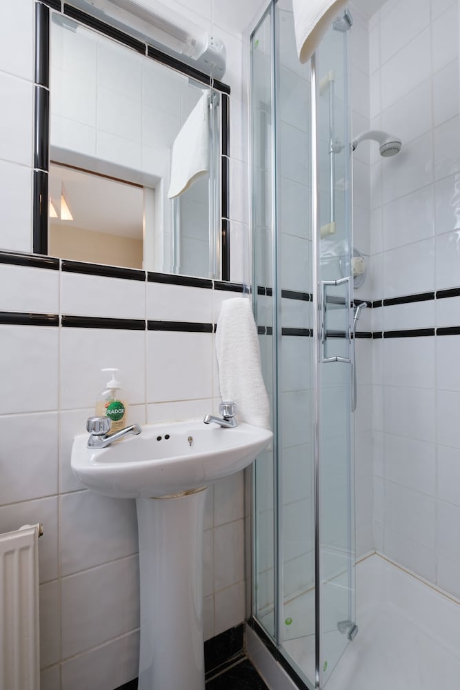 Four Seasons B&B 38/40